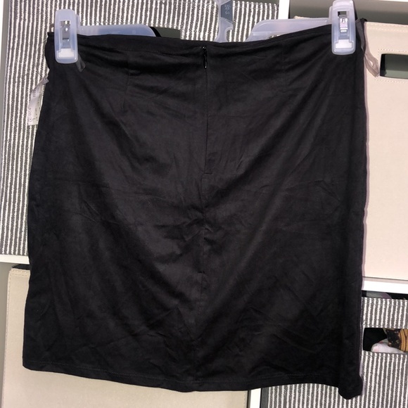 Black skirt - Picture 3 of 3